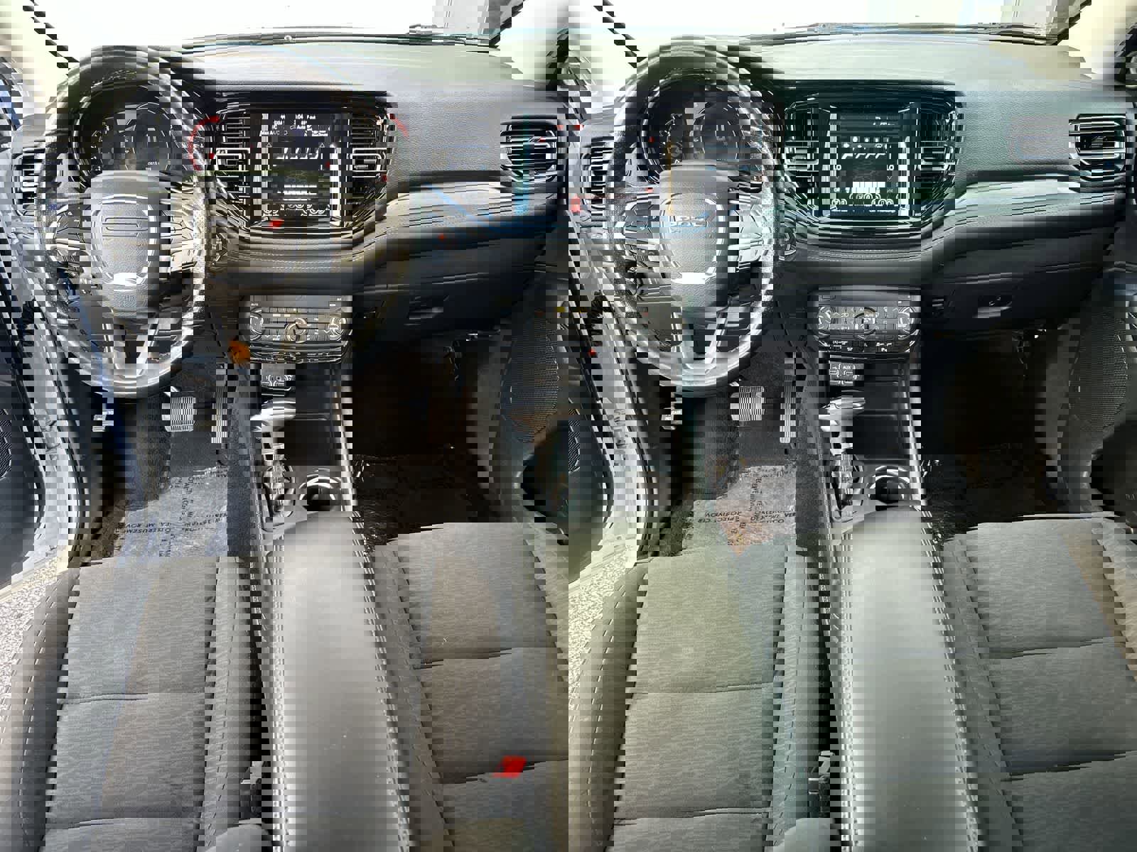 Used 2022 Dodge Durango SXT image 17