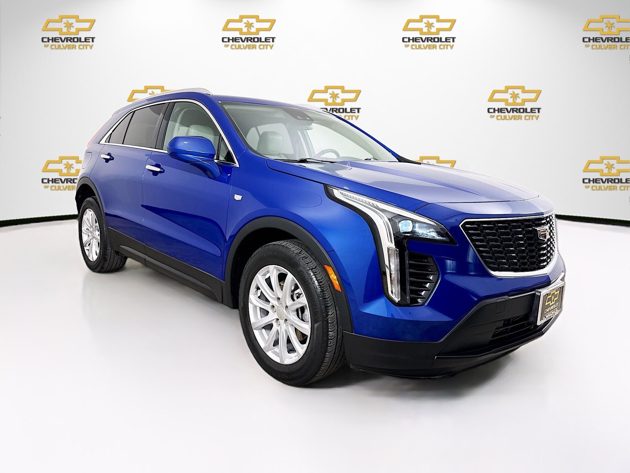 Used 2021 Cadillac XT4 Luxury w/ Cold Weather Package FWD image 1