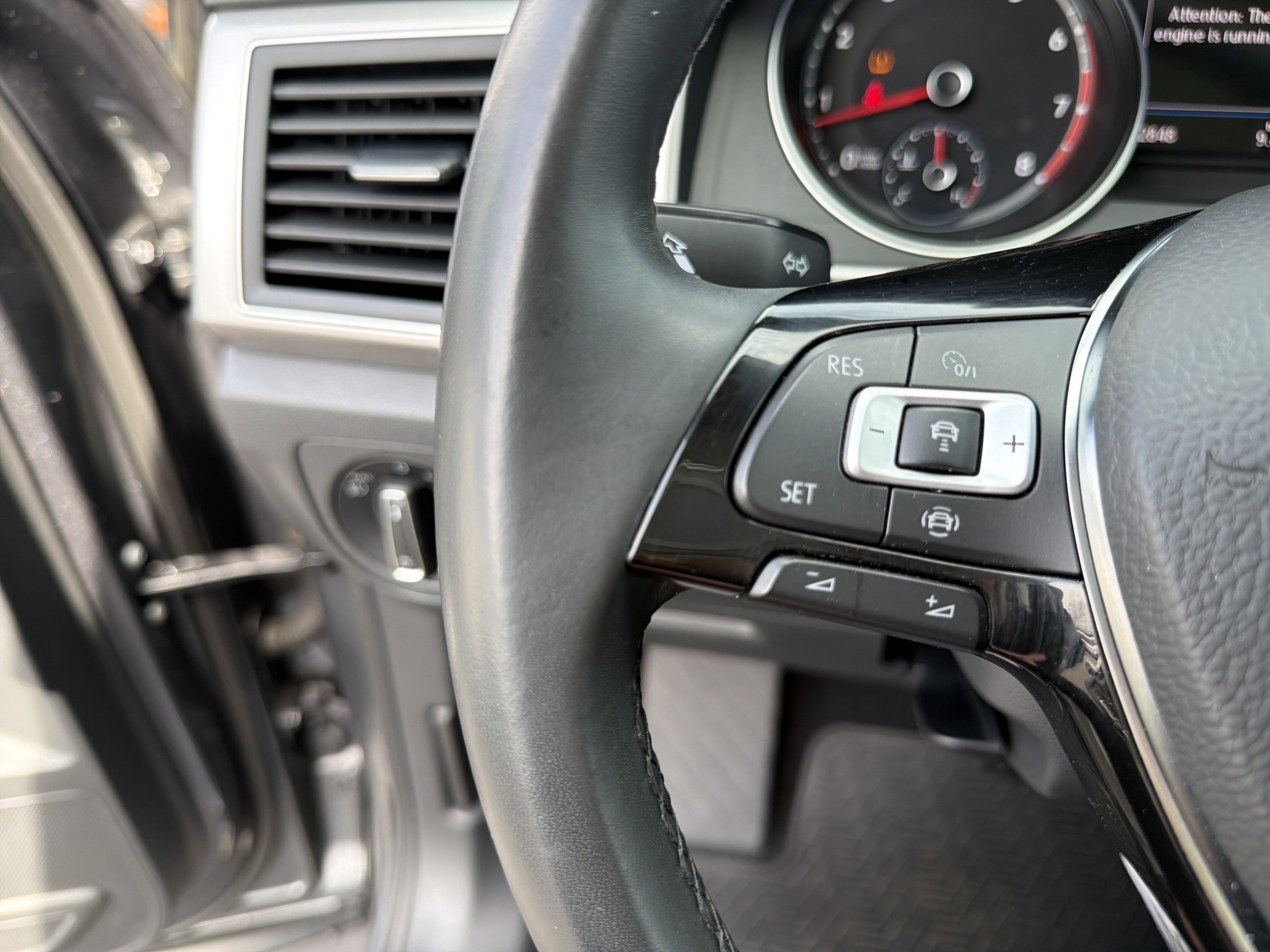 Used 2019 Volkswagen Atlas SE w/ Panoramic Sunroof Package image 27