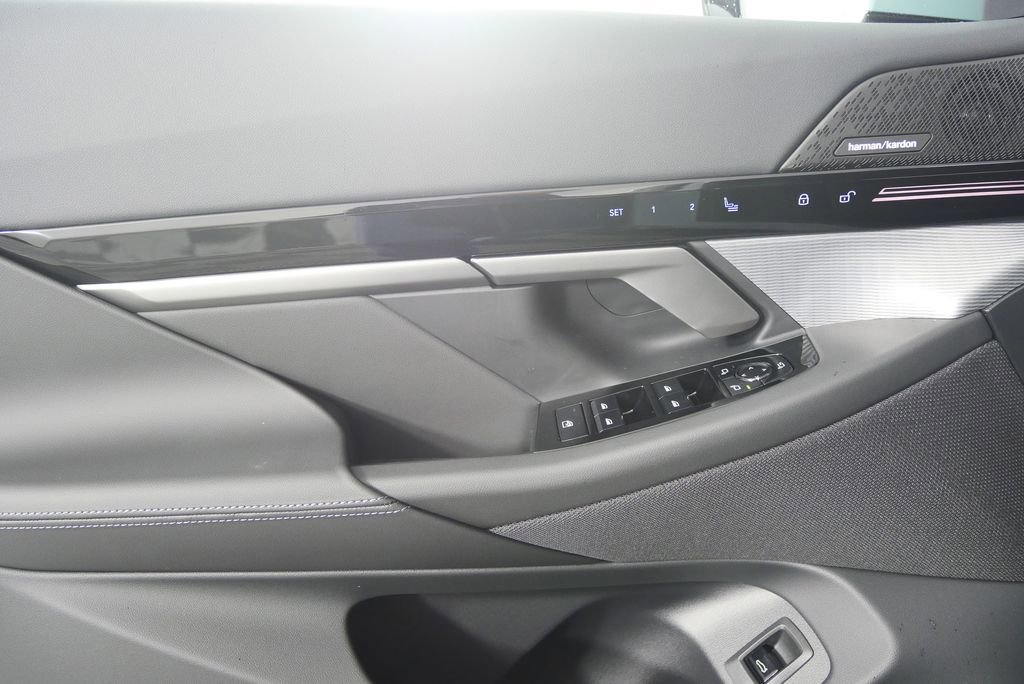 Used 2026 BMW 530i w/ M Sport Package RWD image 9