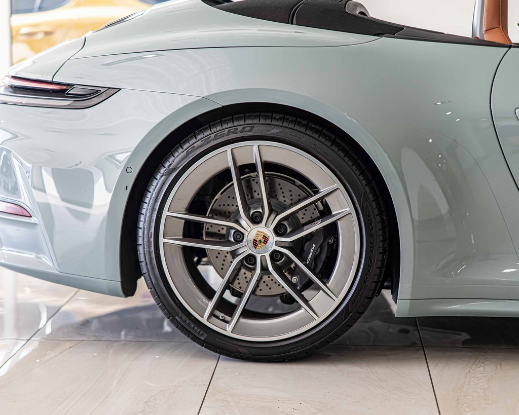 Used 2025 Porsche 911 Carrera image 12