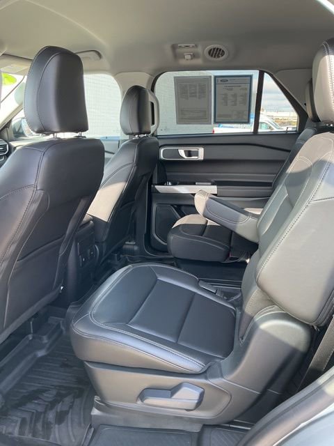 Used 2024 Ford Explorer XLT w/ Equipment Group 202A image 19