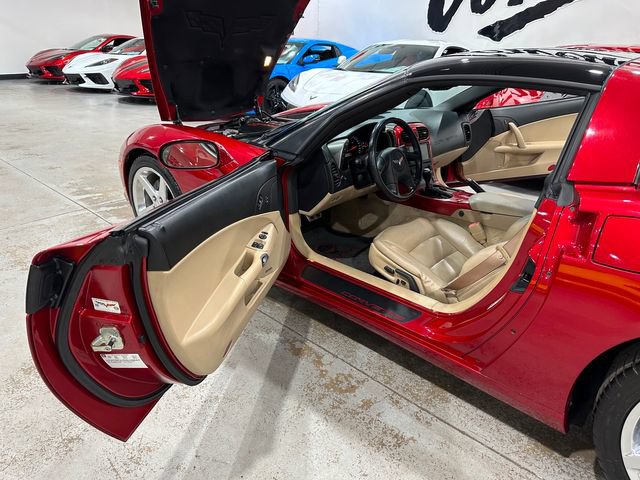 Used 2005 Chevrolet Corvette Coupe w/ Preferred Equipment Group RWD image 16