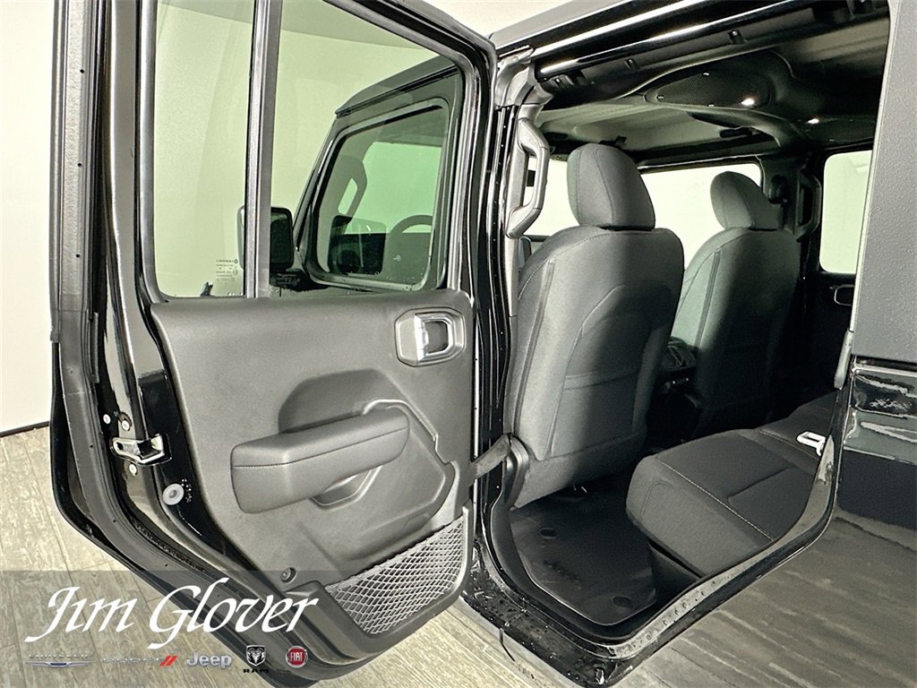 New 2025 Jeep Gladiator Sport image 17