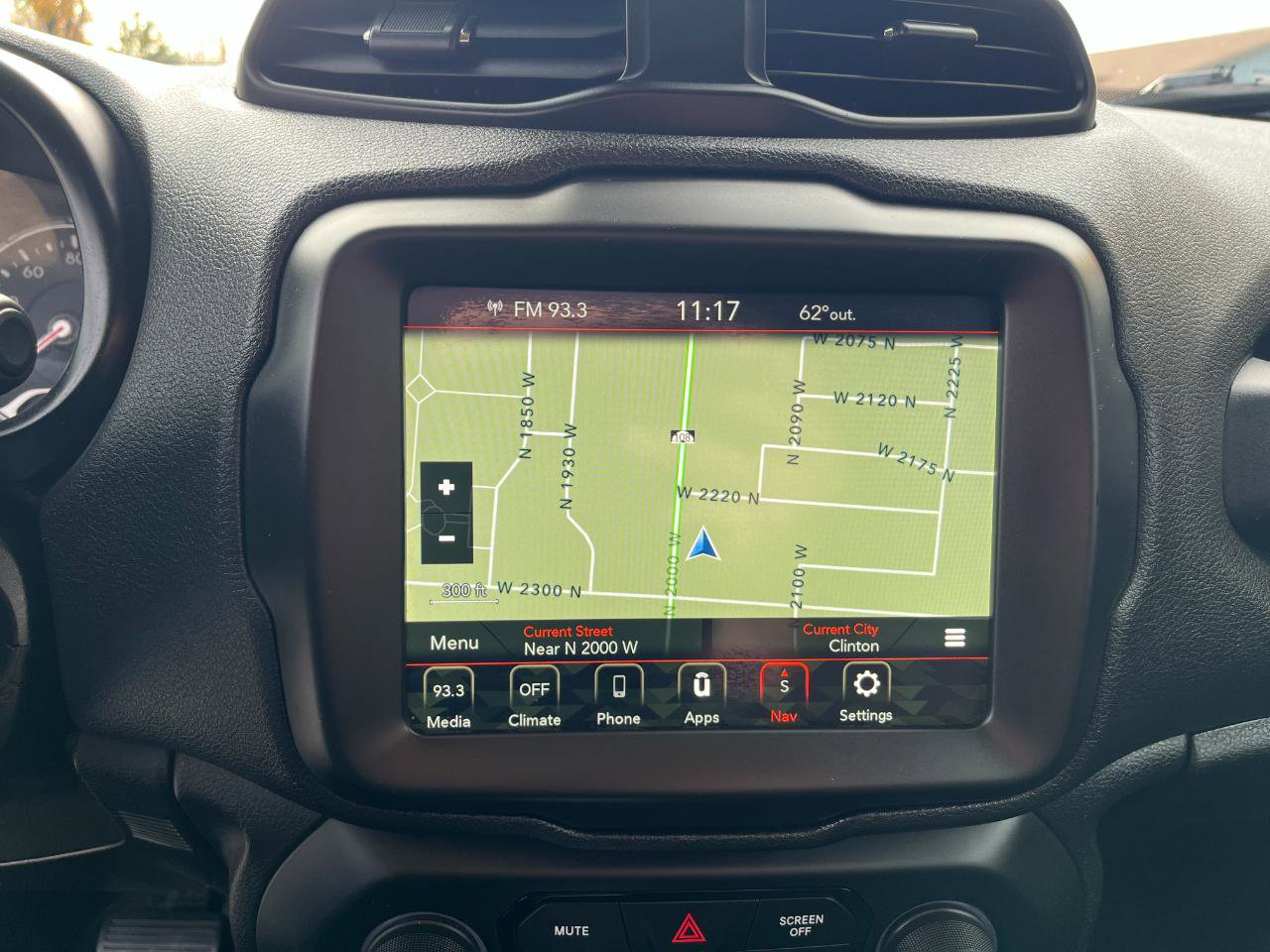 Used 2021 Jeep Renegade Latitude w/ Luxury Group I AWD/4WD image 17