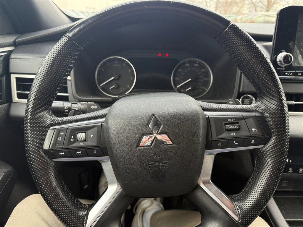 Used 2022 Mitsubishi Outlander SEL Black Edition image 12