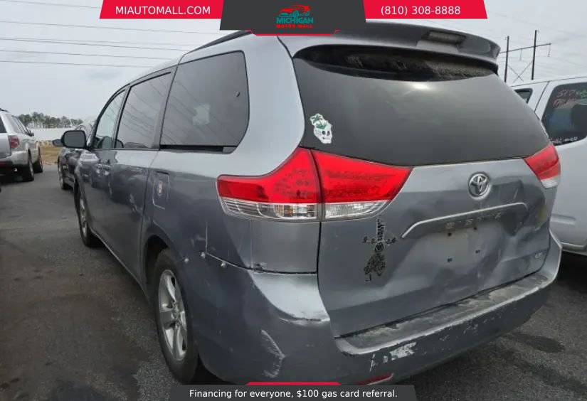 Used 2011 Toyota Sienna LE FWD image 4