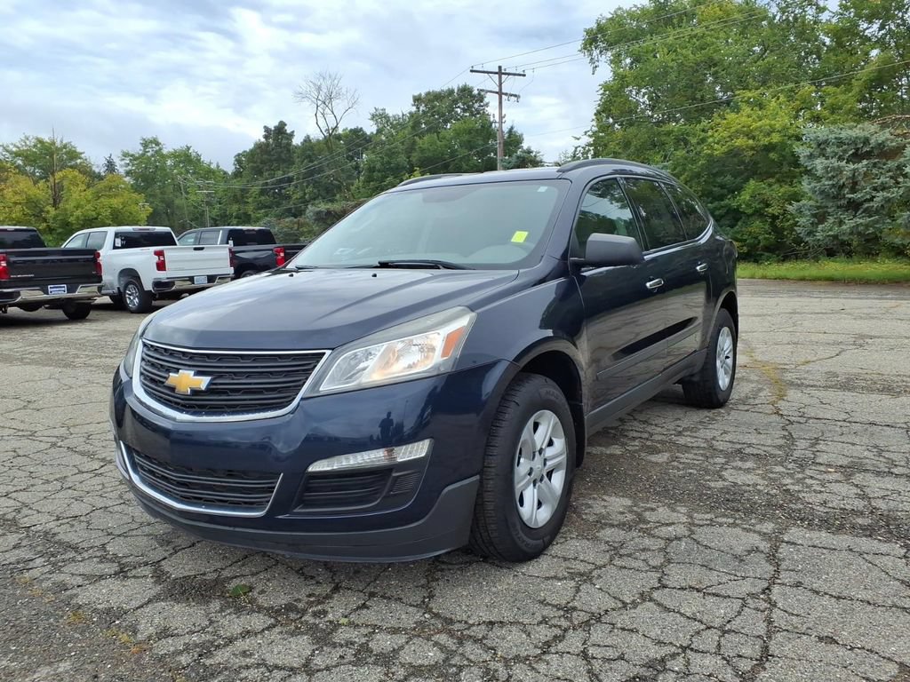Used 2017 Chevrolet Traverse LS FWD image 3
