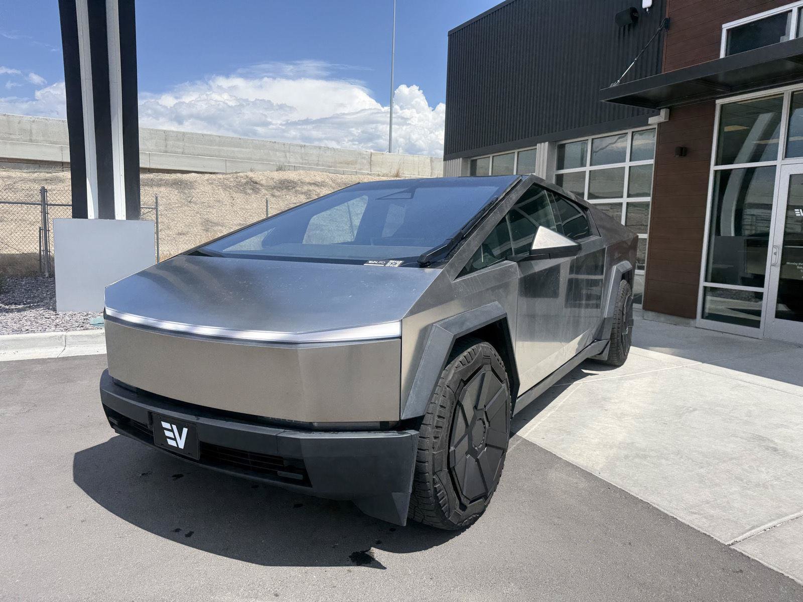 Used 2024 Tesla Cybertruck AWD Crew Cab image 4