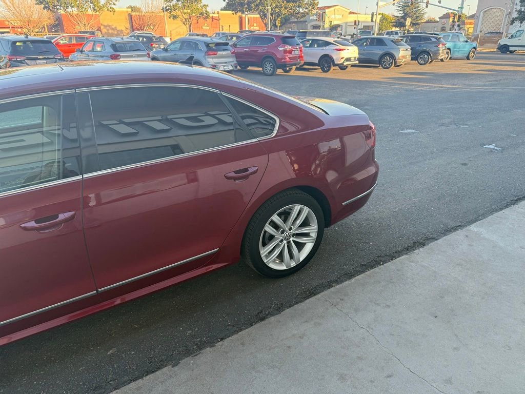 Used 2018 Volkswagen Passat 2.0T SEL Premium image 8