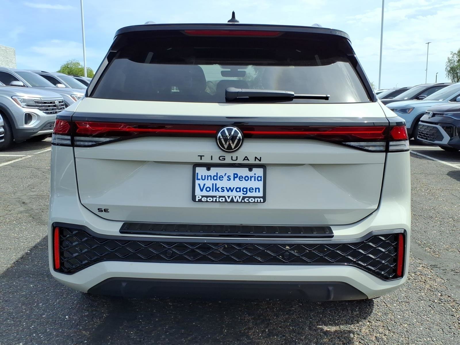 New 2026 Volkswagen Tiguan SE R-Line image 4