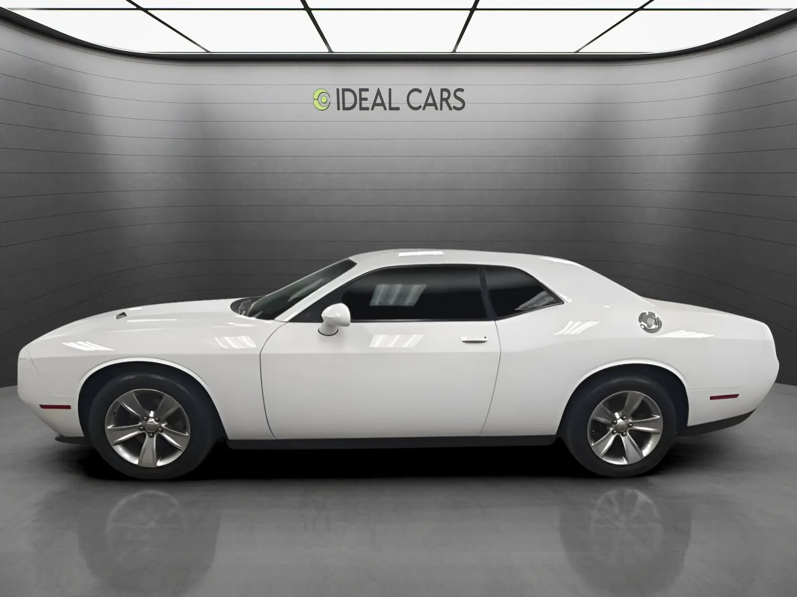 Used 2017 Dodge Challenger SXT RWD image 8