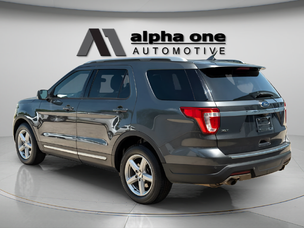 Used 2018 Ford Explorer XLT w/ Equipment Group 201A FWD image 10