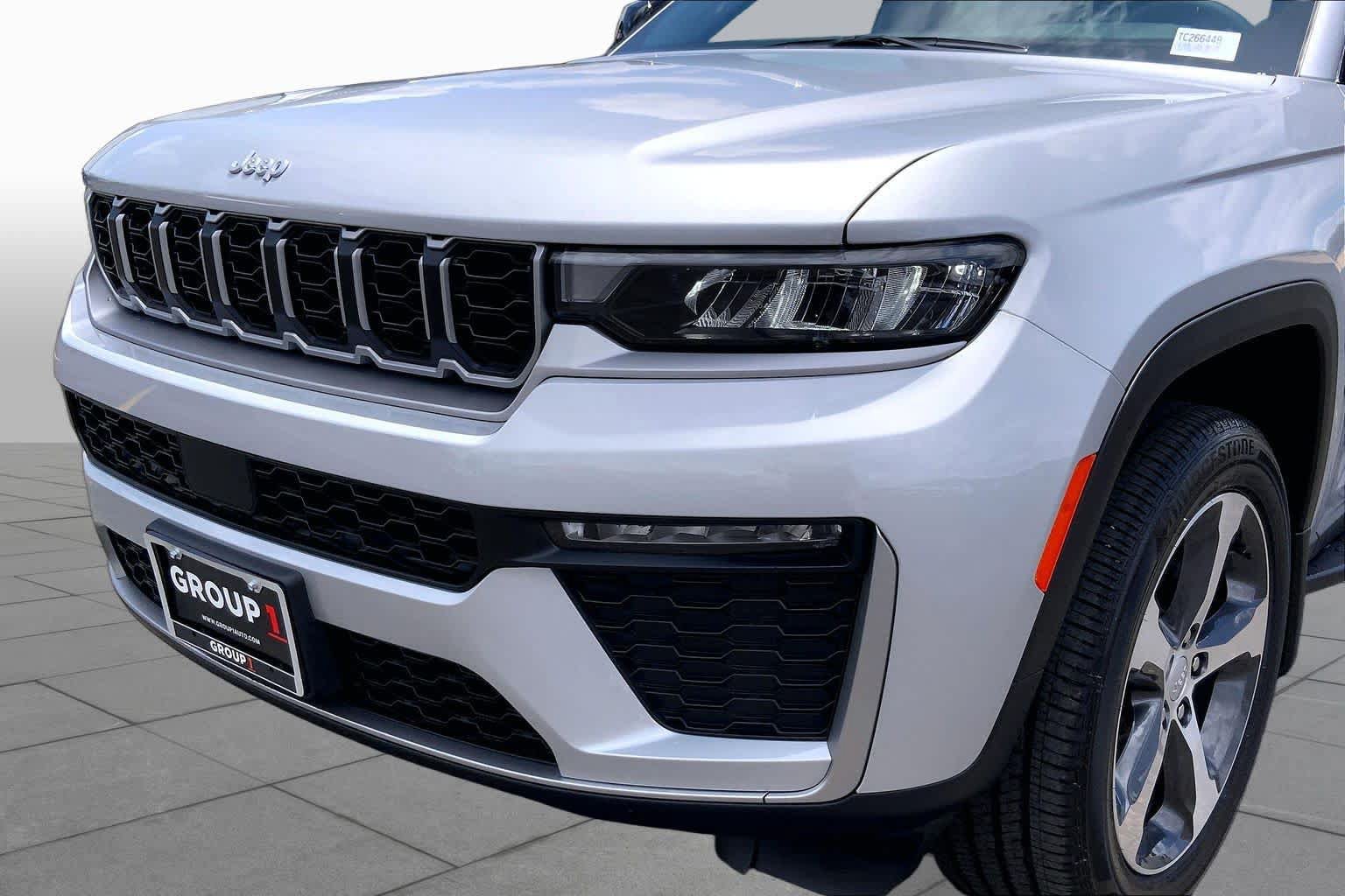 Used 2026 Jeep Grand Cherokee Limited AWD/4WD image 30