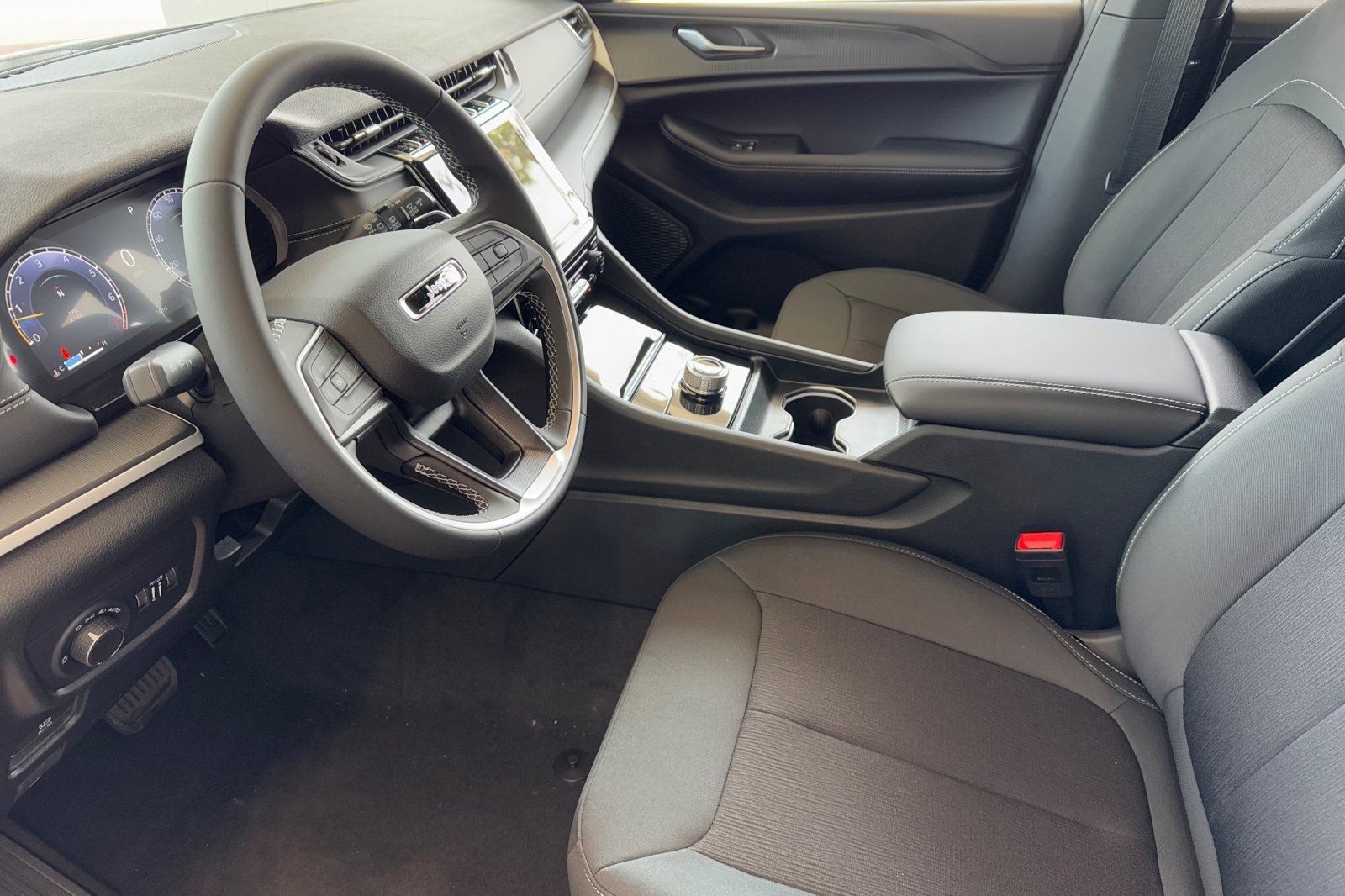 New 2025 Jeep Grand Cherokee L Laredo image 7