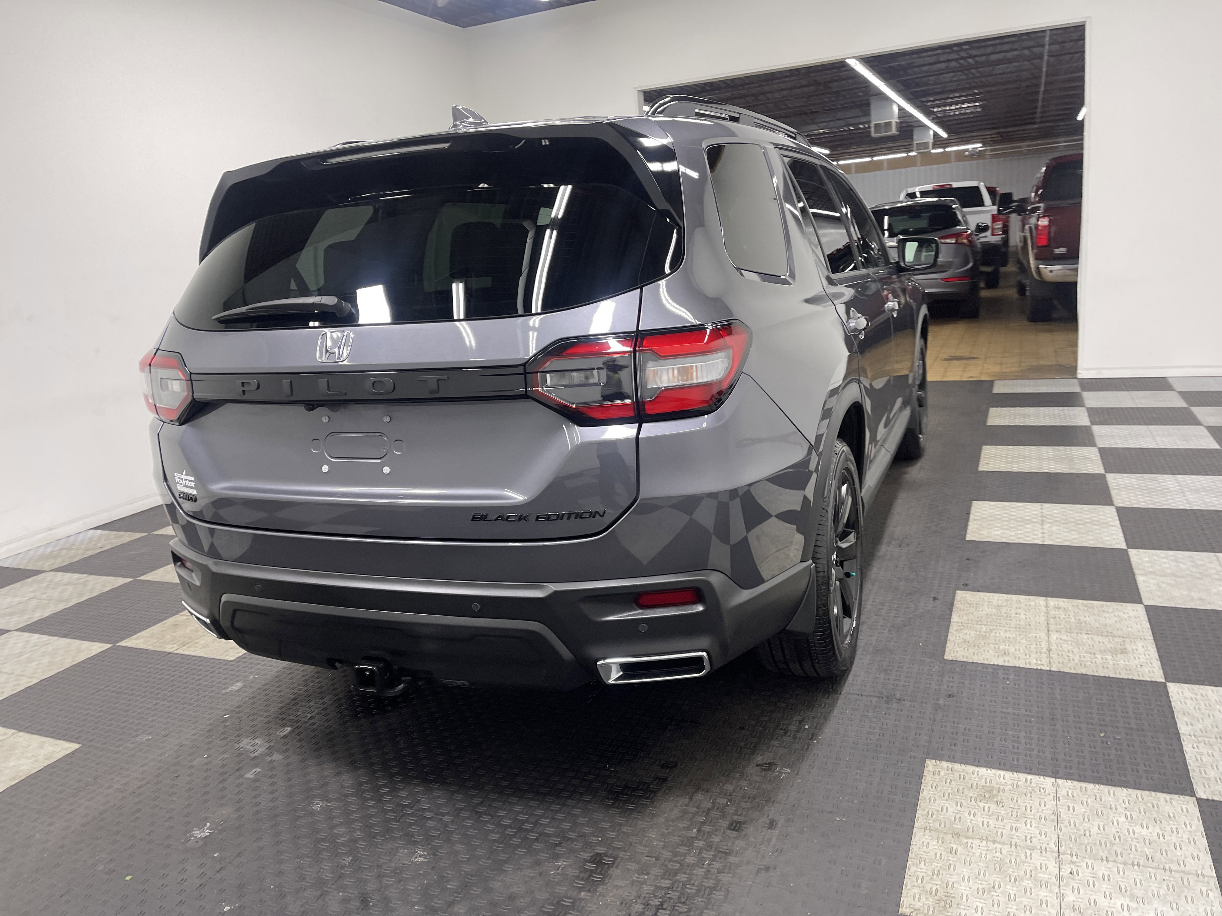Used 2025 Honda Pilot Black Edition image 5