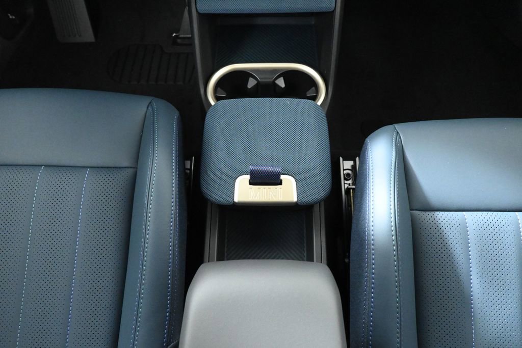 Used 2025 MINI Cooper Countryman S w/ Comfort Package Max image 18