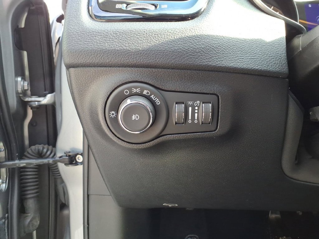 Used 2019 Jeep Compass Latitude AWD/4WD image 15