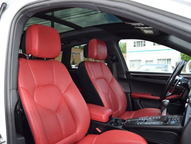 Used 2019 Porsche Macan AWD/4WD image 32