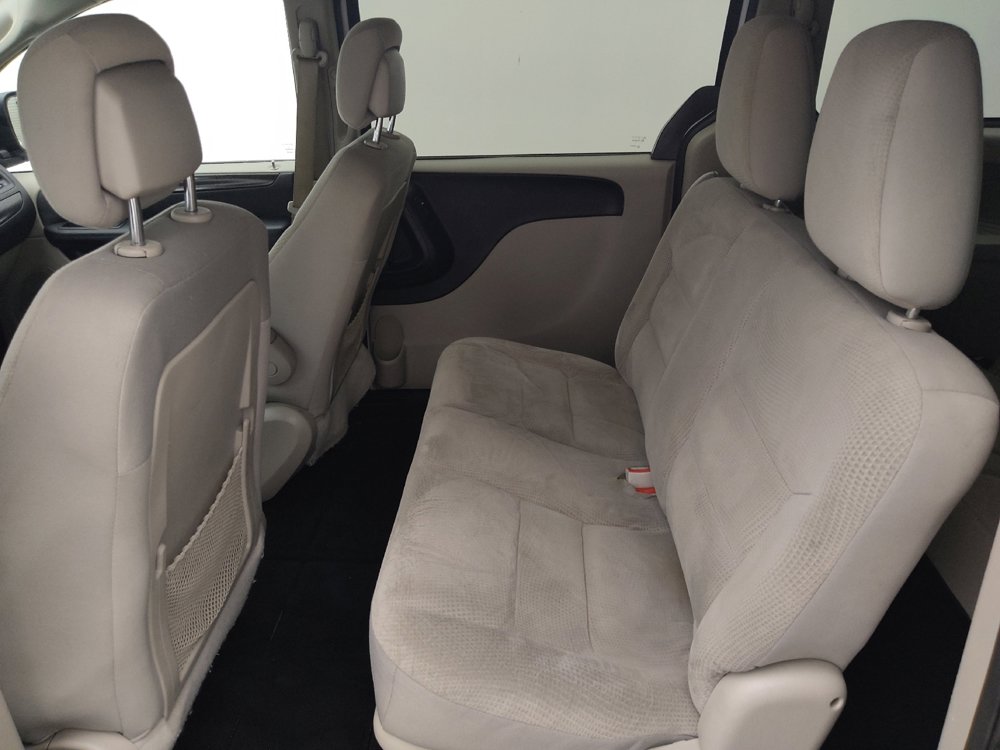 Used 2018 Dodge Grand Caravan SE w/ UConnect Hands-Free Group image 18