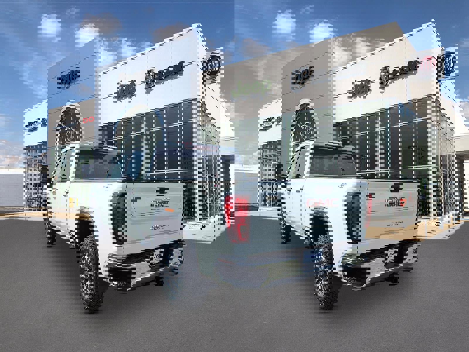 Used 2024 GMC Sierra 2500 Pro w/ Convenience Package image 3