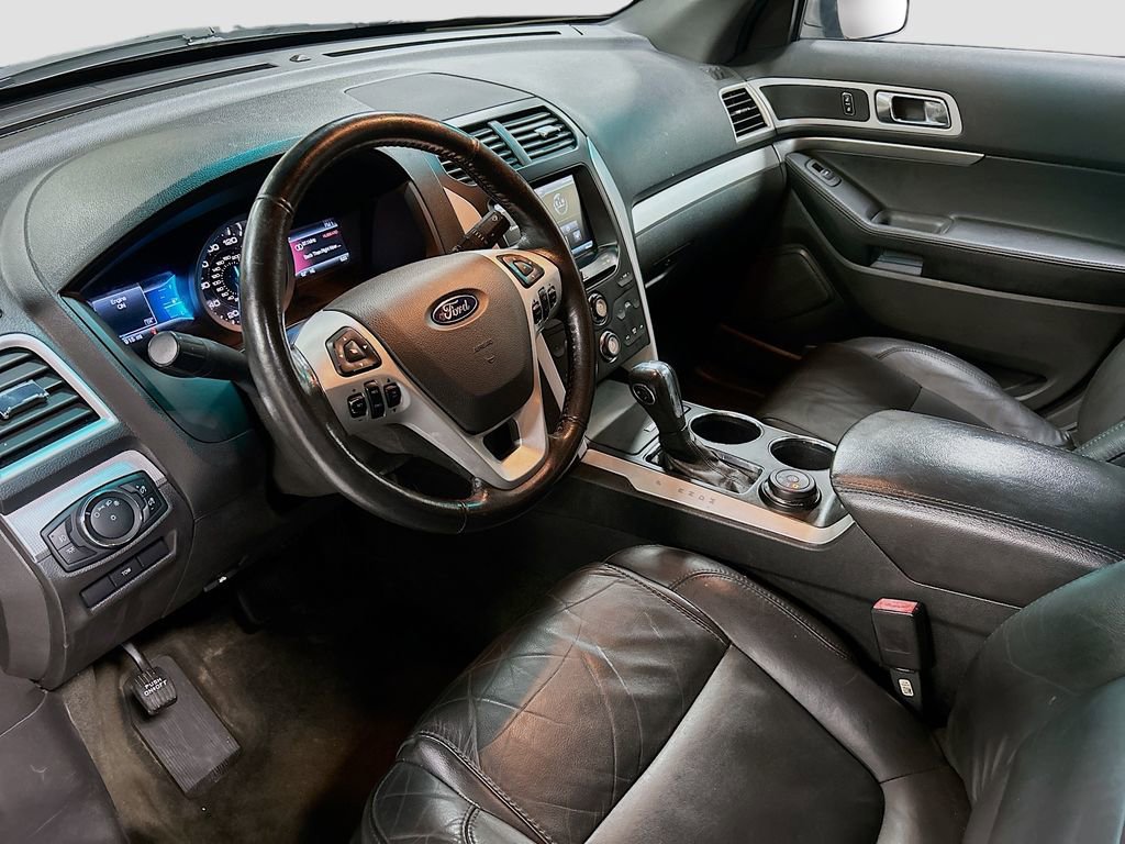Used 2014 Ford Explorer XLT w/ Equipment Group 202A image 9
