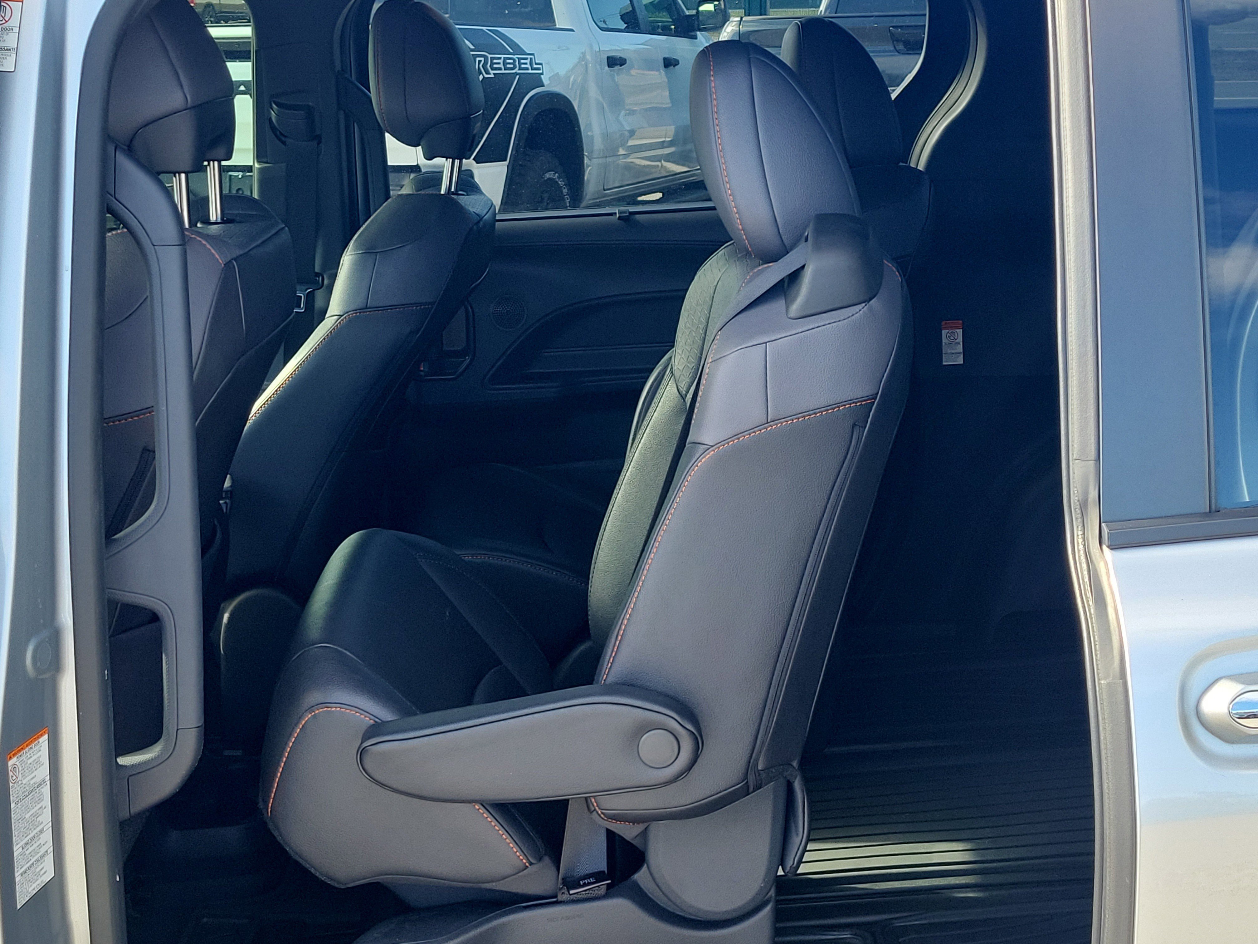 Used 2023 Toyota Sienna XSE w/ XSE Plus Package image 15