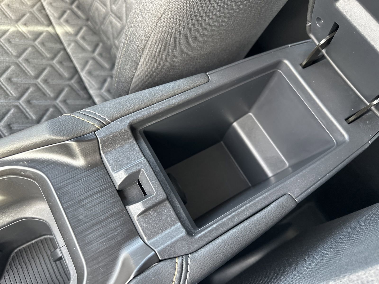 Used 2025 Nissan Kicks SV image 54