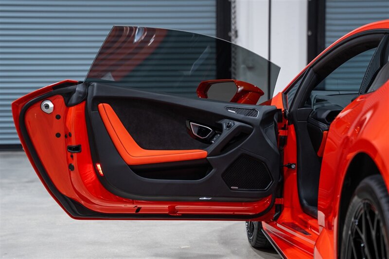 Used 2021 Lamborghini Huracan EVO AWD/4WD image 22