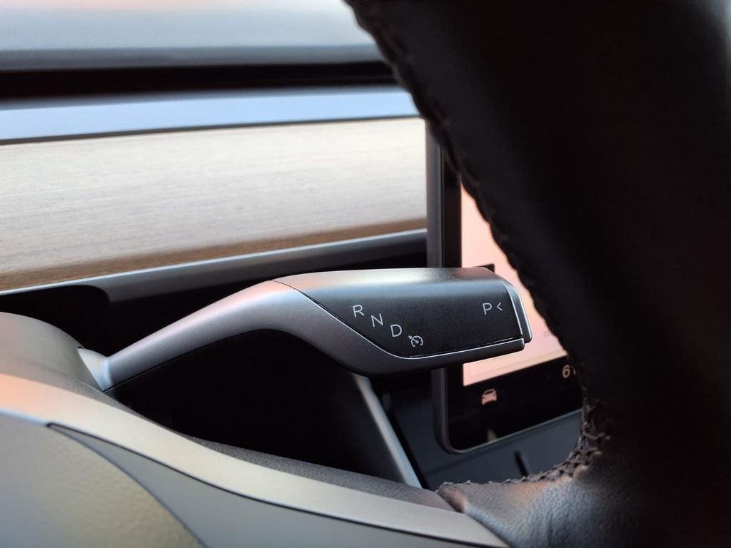 Used 2020 Tesla Model 3 Standard Range Plus image 14