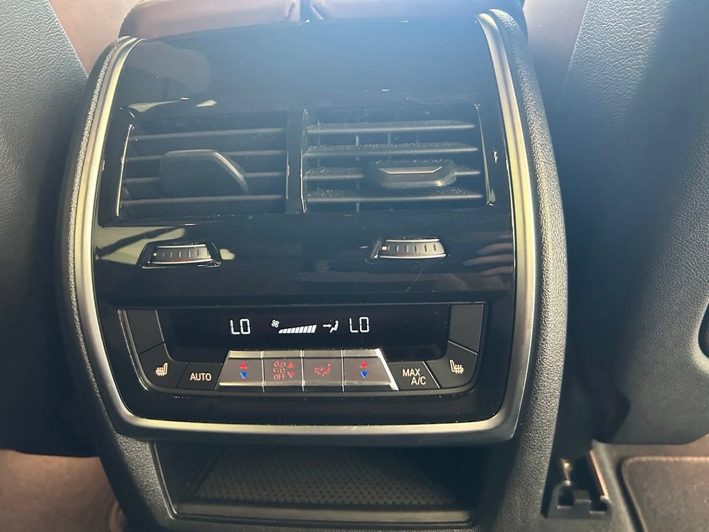 Used 2026 BMW X7 M60i AWD/4WD image 32