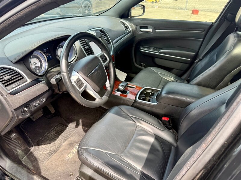 Used 2014 Chrysler 300 RWD image 8