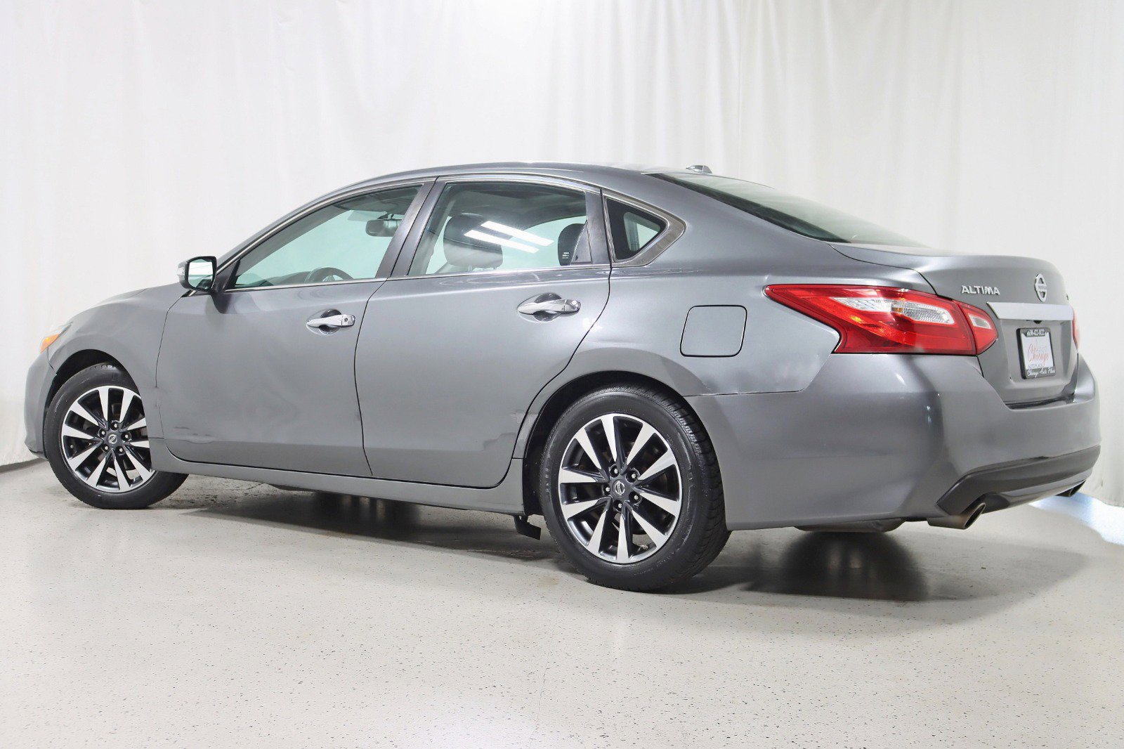 Used 2017 Nissan Altima 2.5 SL w/ Moonroof Package image 9