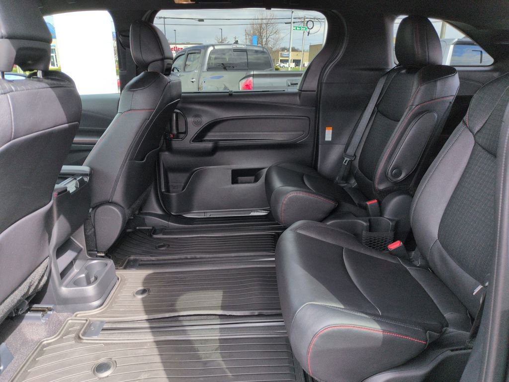 Used 2025 Toyota Sienna XSE w/ XSE Plus Package image 25