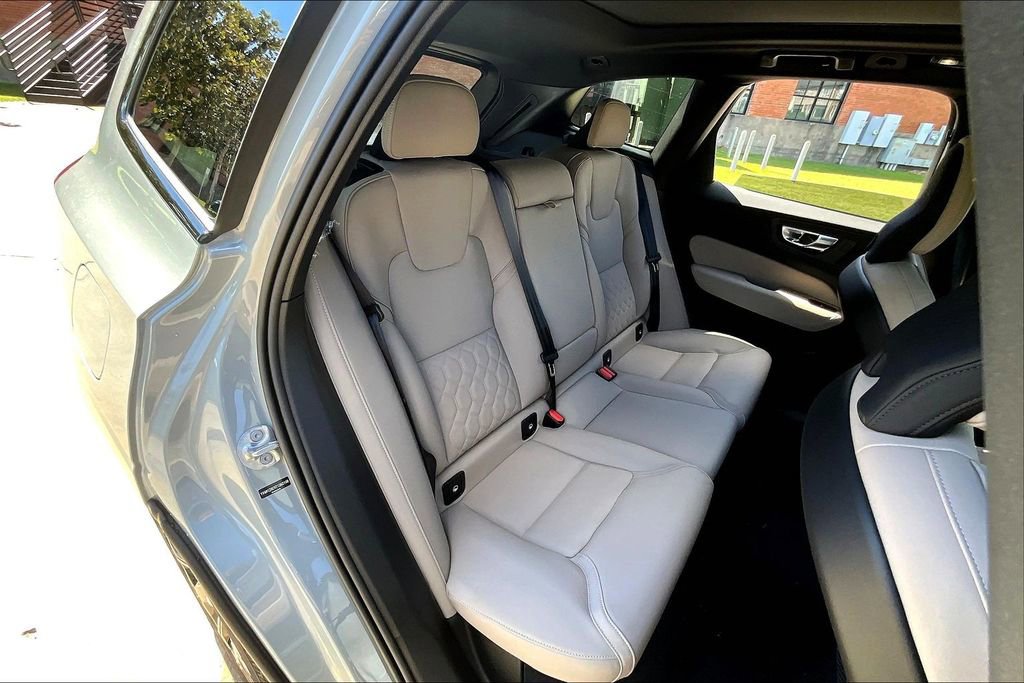 New 2026 Volvo XC60 B5 Plus w/ Protection Package Premier AWD/4WD image 16