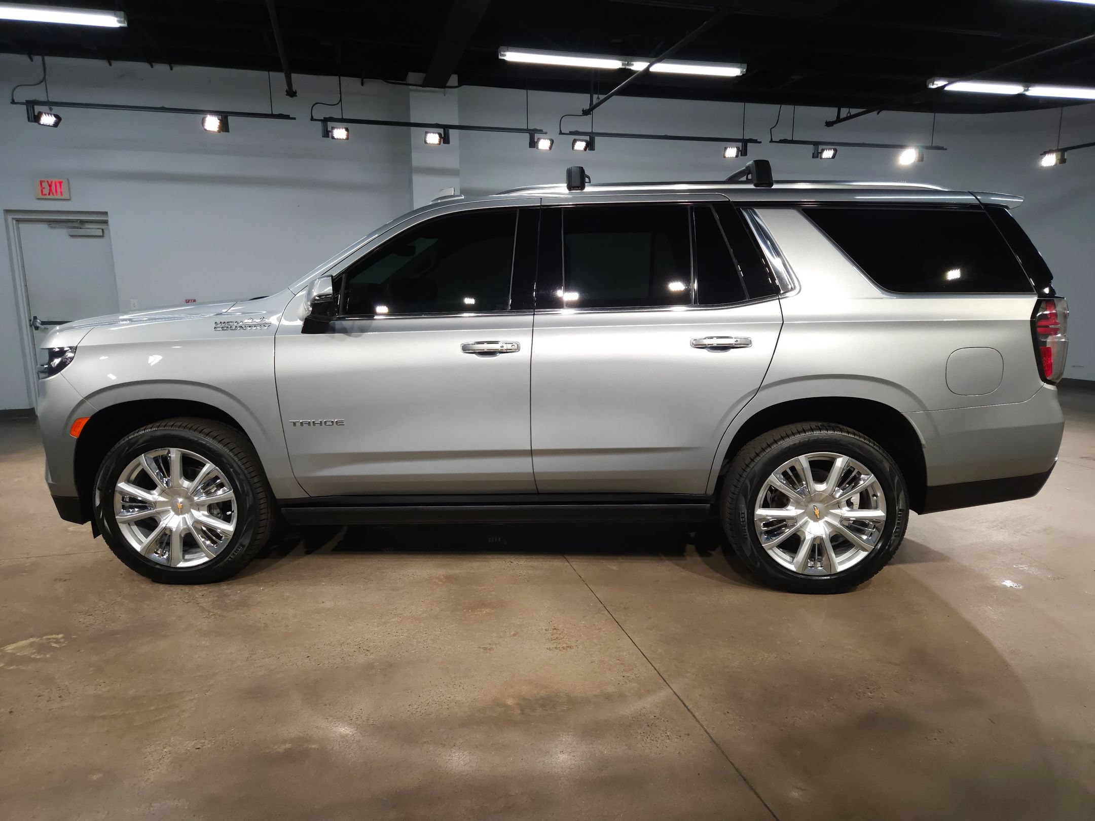 Used 2024 Chevrolet Tahoe High Country AWD/4WD image 4