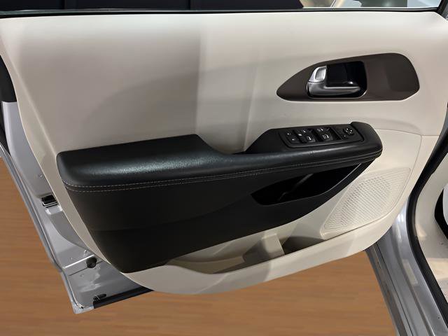 Used 2021 Chrysler Voyager Lxi image 10