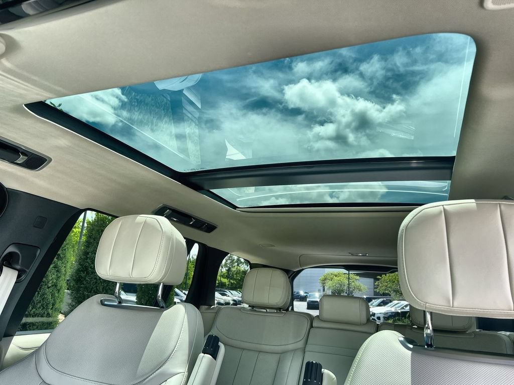 New 2026 Land Rover Range Rover Long Wheelbase SE AWD/4WD image 19