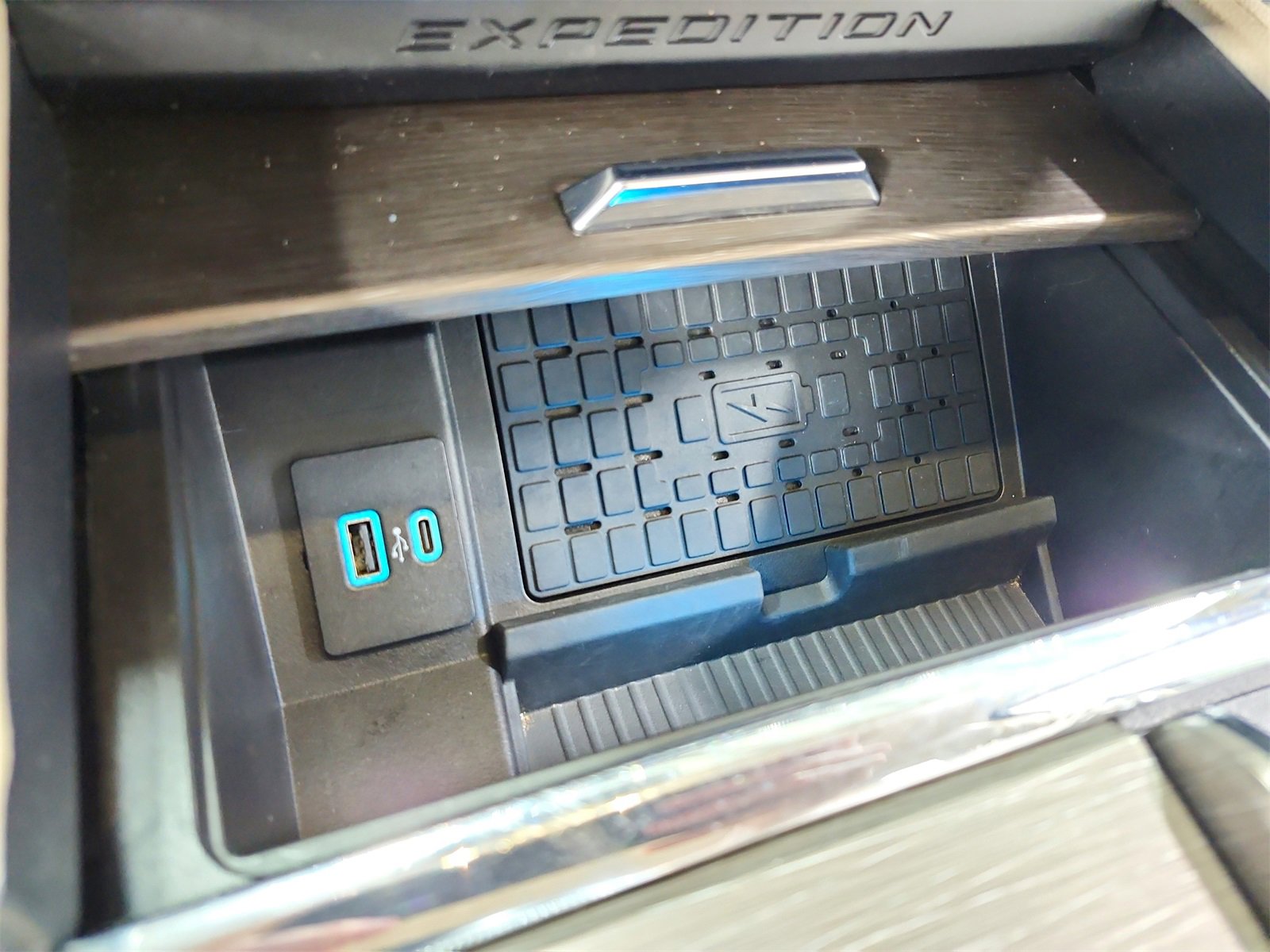 Used 2024 Ford Expedition Limited image 34