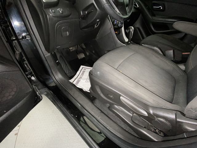Used 2020 Chevrolet Trax LT FWD image 12