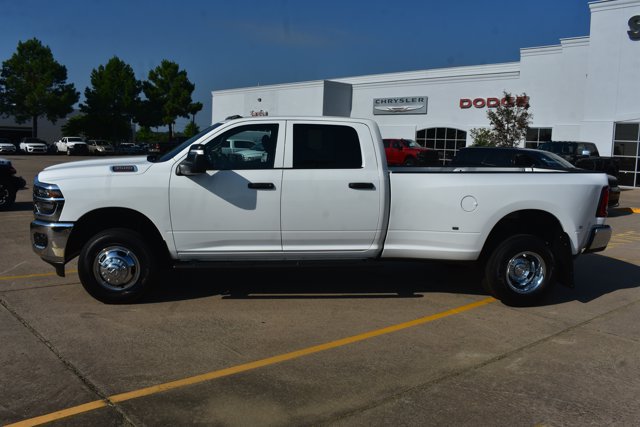 New 2026 RAM 3500 Tradesman AWD/4WD image 9