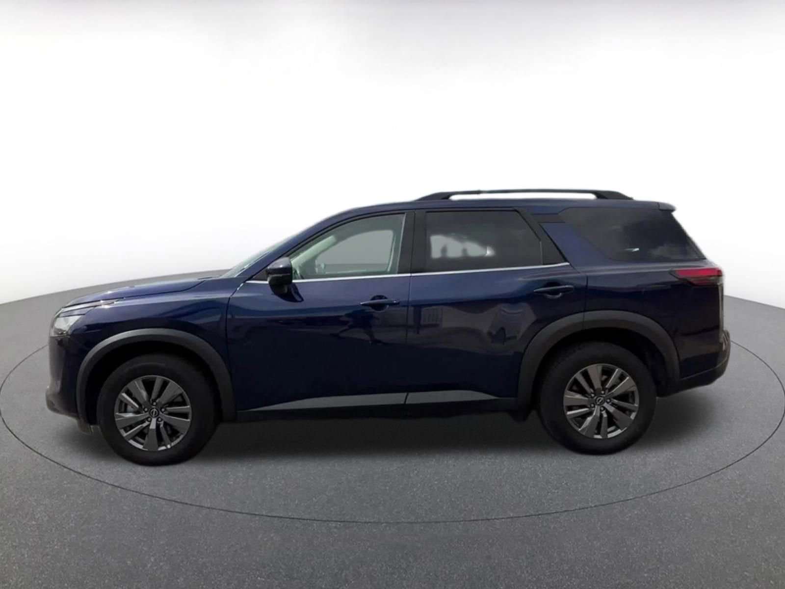 Used 2025 Nissan Pathfinder SV FWD image 9