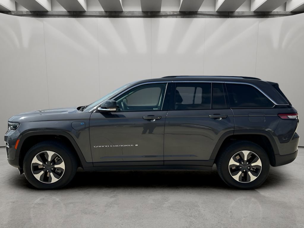 Used 2023 Jeep Grand Cherokee 4WD 4xe image 2