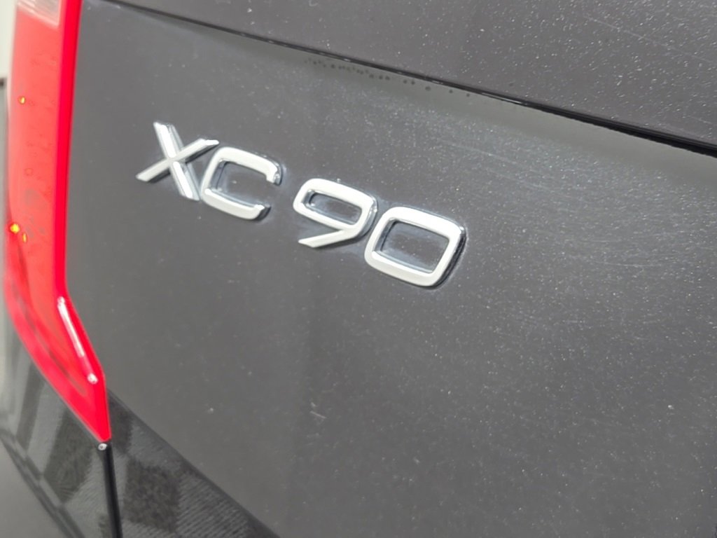 Certified 2024 Volvo XC90 T8 Ultimate w/ Lounge Package image 11