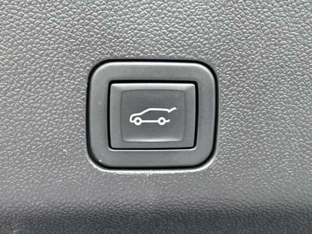 Used 2024 GMC Yukon AT4 w/ Technology Package image 15