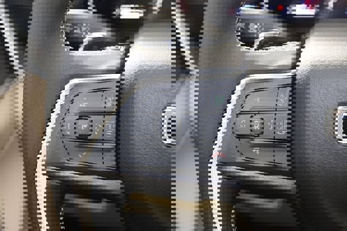 Used 2024 Jeep Grand Cherokee Limited w/ Luxury Tech Group II image 36