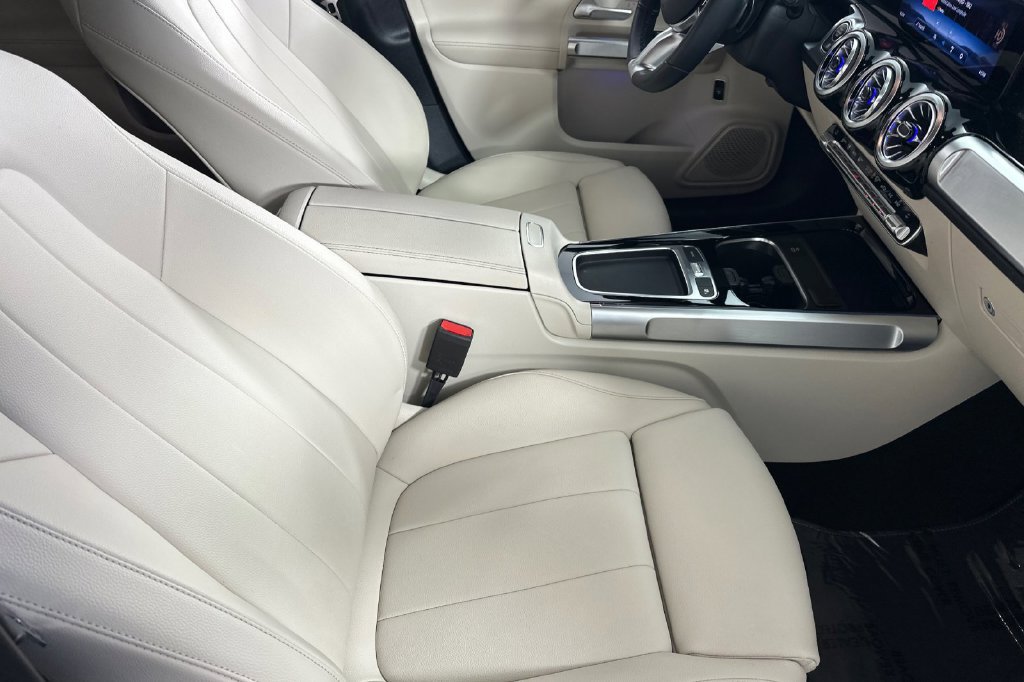 Certified 2024 Mercedes-Benz GLB 250 4MATIC image 18