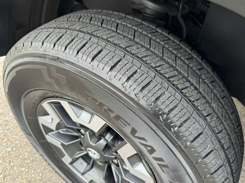 Used 2018 Toyota Tacoma TRD Off-Road w/ Technology Package image 28