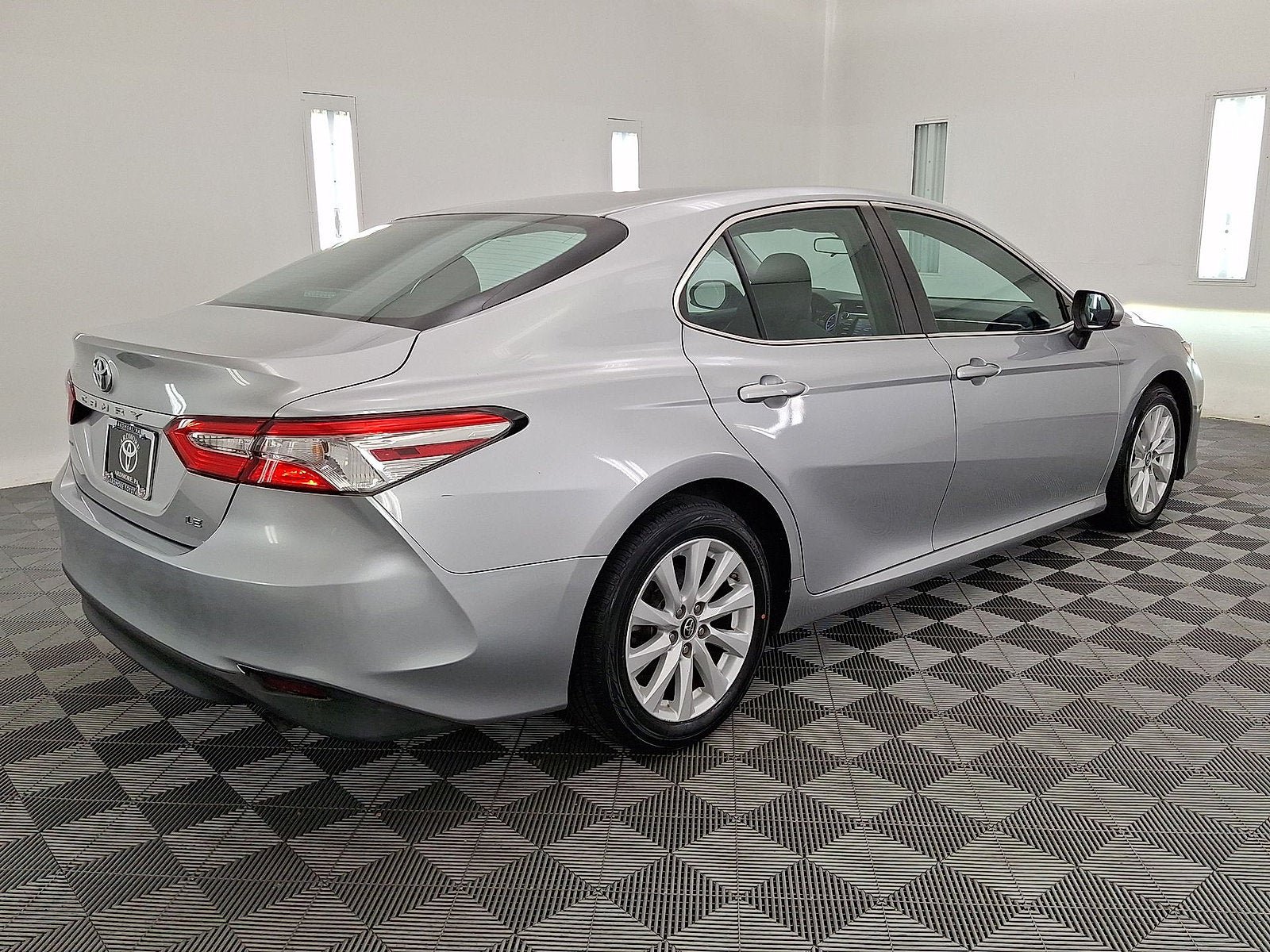 Certified 2018 Toyota Camry LE FWD image 16