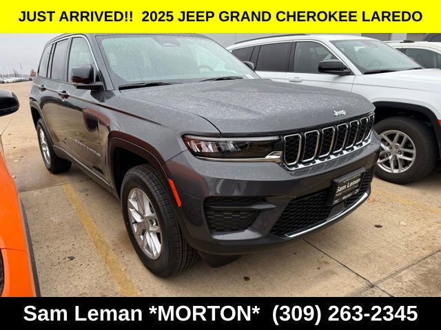 New 2025 Jeep Grand Cherokee 4WD image 1